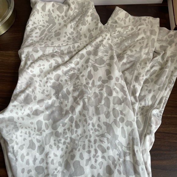 Lululemons Size 10 Leggings - Picture 2 of 3